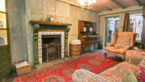 The Precinct House - Photo 2