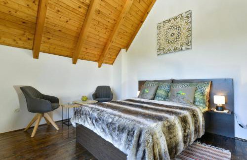 Twin Oasis Retreat with Pool & Spa - Happy Rentals - Foto 26