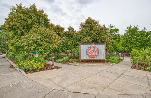 Modern Townhome near Old Town, Breweries, & River! - Foto 28