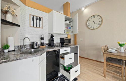 European style Queen Suite in Palm Coast - Best view with Balcony near Beaches! - Photo 5