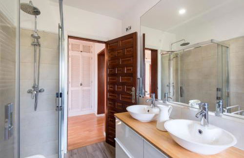 Queen Fabiola Villa, spacius home with private Pool in east Malaga - Photo 54