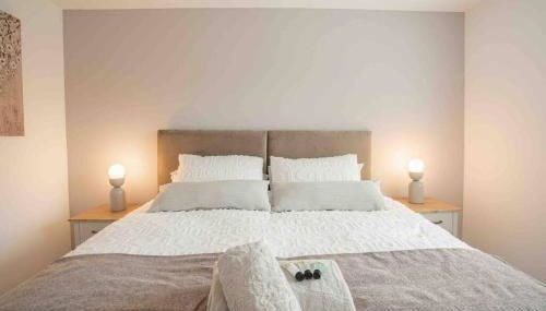 Modern 2BR Home, Central Location & Hi Speed Wi-Fi - Foto 2