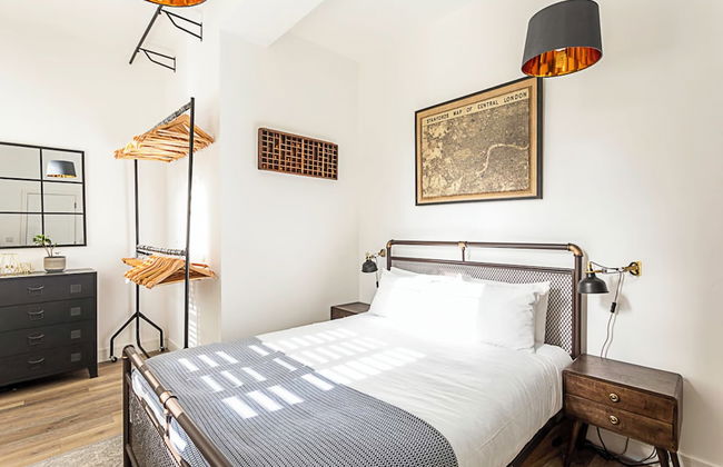 Contemporary Victorian Studio - Photo 4