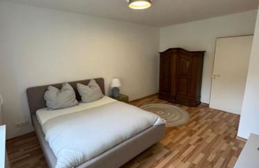 Quiet Family Apartment - 10 min to Center & Oktoberfest - Free Parking - Balcony - near Nymphenburg Palace & Botanical garden - Photo 5