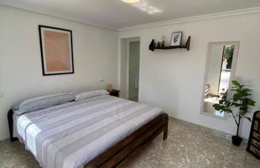 Mediterranean Villa - Private Pool , Garden & BBQ - Photo 14