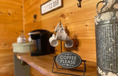 The cozy Lazy Laurel with year-round mountain views, hot tub, fire pit - Foto 16