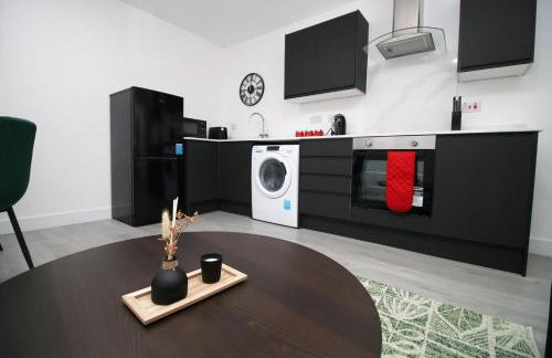 New Cardiff Bloc Exclusive Apartments By Prime Stays - Shops and Parking - Great for Groups and Families - Foto 80