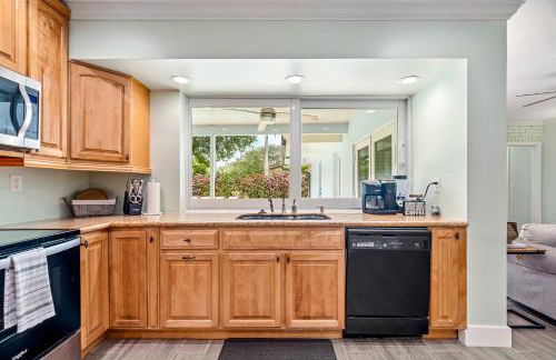 Spacious 4BR/3BA pool home, stylishly decorated - Foto 22