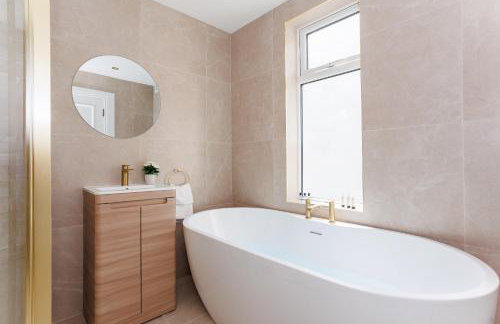 111 By Mayfair - Luxurious 12 Bedroom House, Portrush - Foto 37