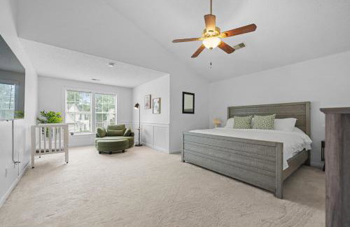 Low Country Gem with Heated Pool Games and Hot Tub - Photo 2