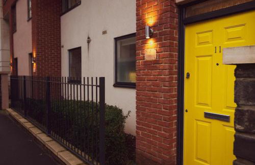 Deluxe Apartment near Cabot Circus w Parking sleeps 5 - Foto 11