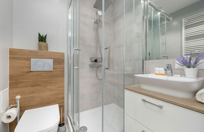 Unique Bright Apartment by Renters - Photo 40