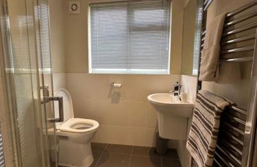 2 BDR Ground Floor Flat By Guest Nest Management - East Preston - 2 Min Walk To Beach - Foto 3