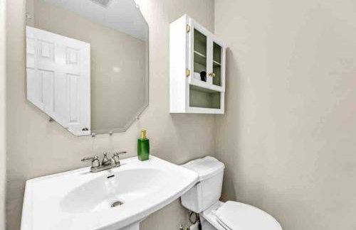 Greensboro Get-together, K Bed, Secret Playroom, central location - Foto 38