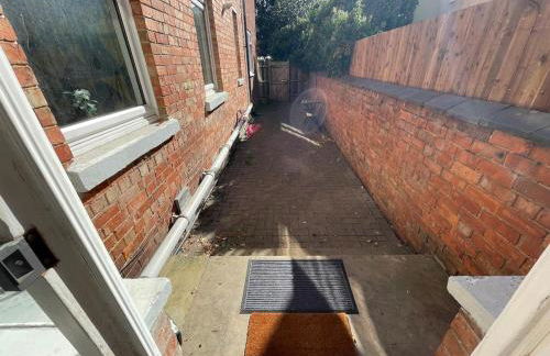 Spacious Flat! Sleeps 7, Pet Friendly and Parking - Photo 42