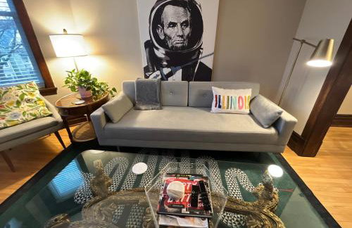 Irving Park updated vintage top unit 2-flat - Photo 21