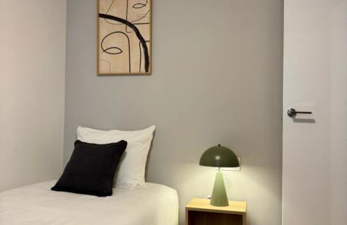 Brand new apartment with views in Barcelona - Photo 2