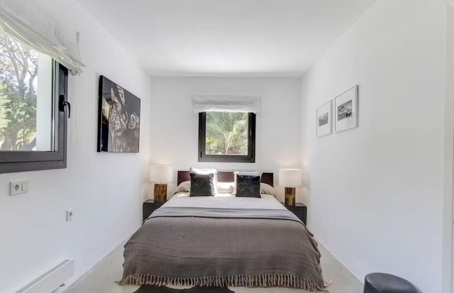 Ibizian Villa With Sea-views - Photo 2