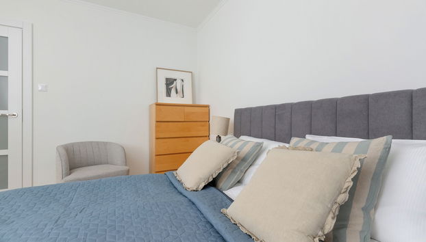 Spacious Apartment With Desk by Renters - Foto 4, Habitación