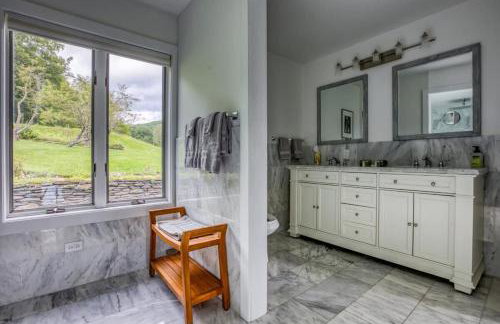 Berkshire Vacation Rentals: The Brookman: Renovated 6000 SF Estate On 40 Acres - Foto 24