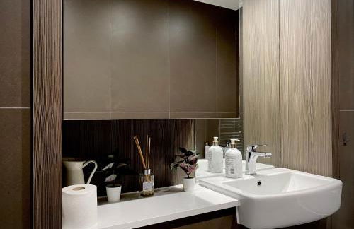 Spacious 2 Bedroom Penthouse Retreat - Foto 15