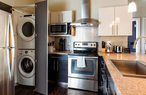 Downtown Luxe 2BR Loft Apt - Sleeps 6-7 - Walkable - Foto 9