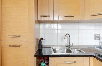 Amazing River view 2 bedroom apartment, sleeps 6, balcony and parking - Foto 42