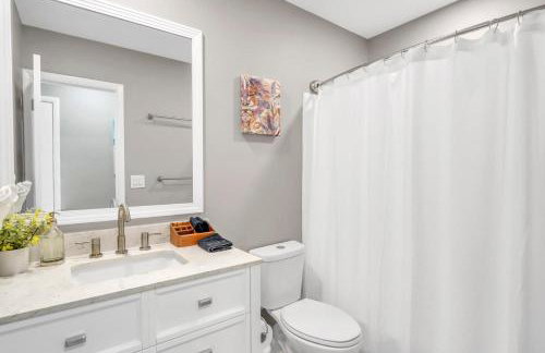 Magnolia - Family-Friendly Comforts, TVs, Grill & Just Steps to the Beach! - Foto 14