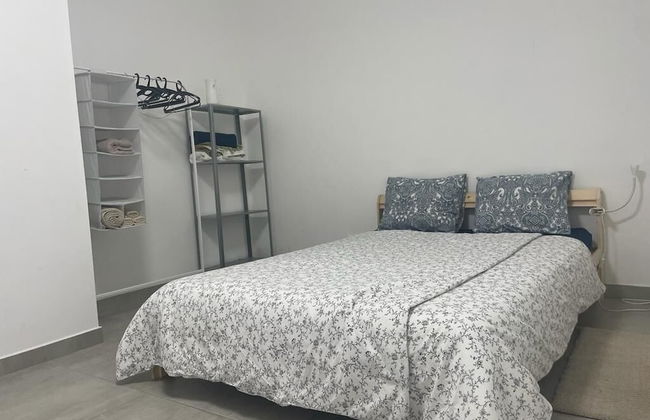 "room in Guest Room - Hostel Próximo A Praia P/ Surf Na Caparica" - Photo 1