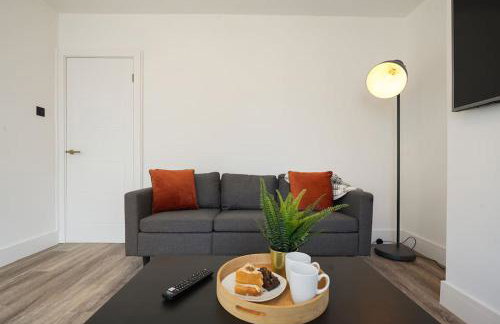 Beighton - 3 Bed Spacious Home with FREE Parking, Great for Groups & Families - Hosted by Stay Host Save - Foto 59