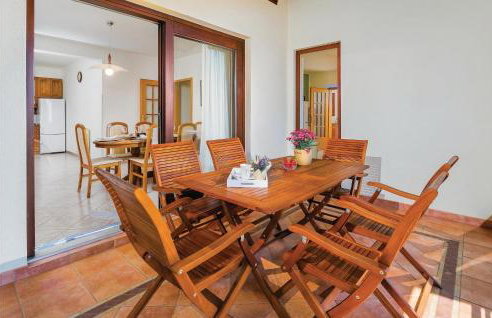 3 Bedroom Cozy Apartment In Nedescina - Foto 9