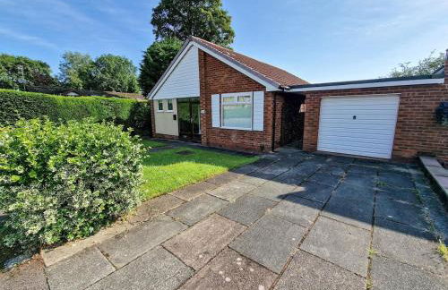 Free Parking Home In Gatley by City SuperHost - Photo 27