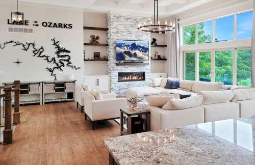 Magazine-Featured Mansion, Golf Green, Casino, etc - Foto 1