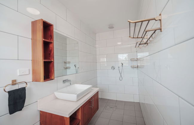 Lake Side Deluxe Villa - Photo 17