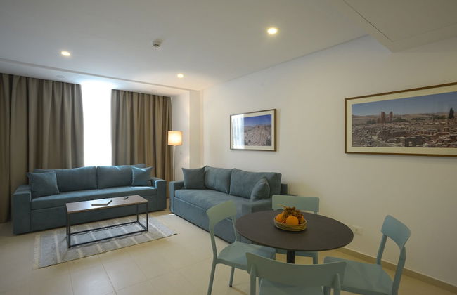Maia Hotel Suites - Photo 19