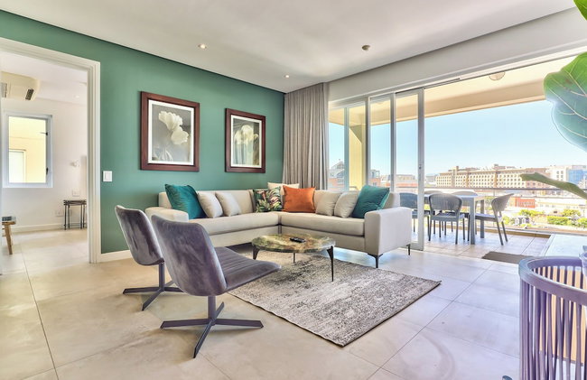 Luxury Three Bedroom Apartment - Fully Furnished and Equipped - Photo 6