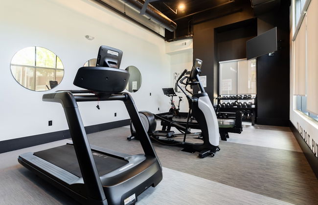 Lindsley by Avantstay Balcony Modern Design A Downtown Location - Photo 44