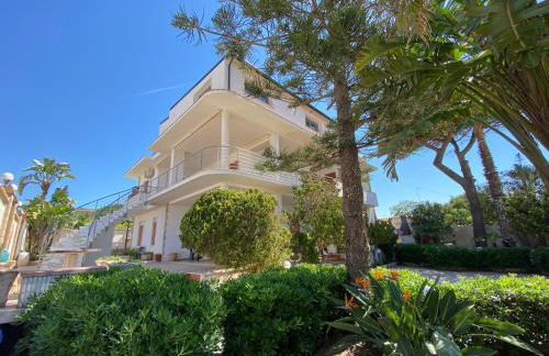 200m from the Sea - Large Private Patio with BBQ - Foto 2