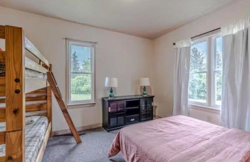 Sprawling 9 BR Mountaintop Oasis with BlueRidge Views - Foto 15