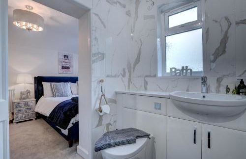 Norfolk Luxe Beach House Sleeps 8 Dog Friendly - Foto 19
