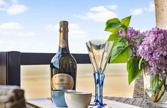 Beautiful Studio With Stunning Seaview and Terrace - Foto 2