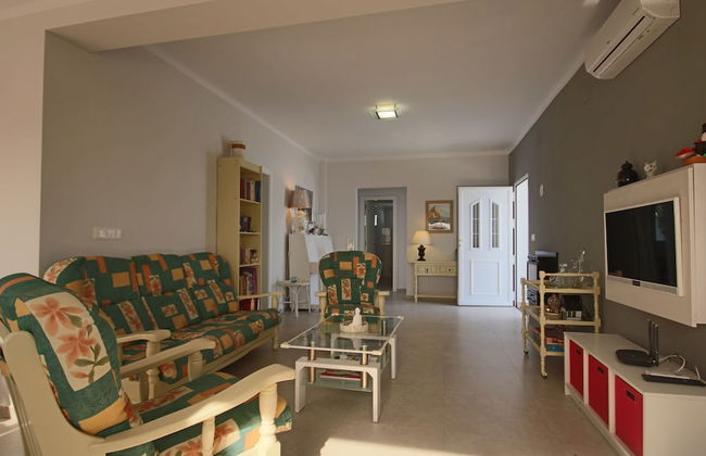 Private Family Retreat With Pool Short Walk to the Sea - Foto 15