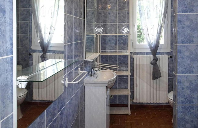 Holiday Home With Swimming Pool - Photo 31