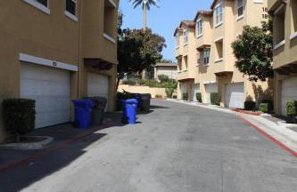 Private and Stylish 3Bdrm 3Ba Townhome, Gated Patio, King Bed, Spacious, Free Parking, Available now - Foto 26