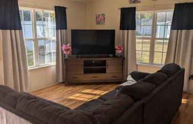 12 mi from Parris Island Cozy home - Photo 1