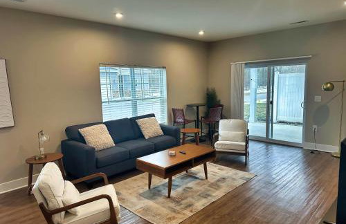 Modern 2BR 2BA New Build Condo with Garage & Patio - Foto 39