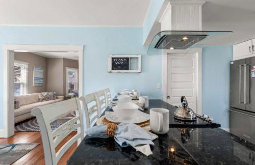 Walk to Beach at Historic Sears Kit Home - Foto 13