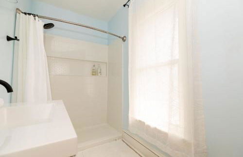 Charming & Newly Renovated 2BR in St Albans - Foto 22