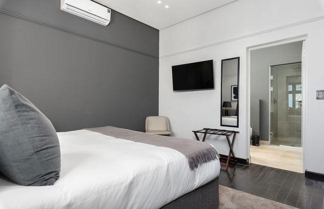 One Calais Luxury Apartments - Photo 15