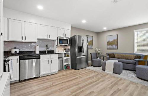 Stylishly Restored Townhome - Convenient access - Foto 22